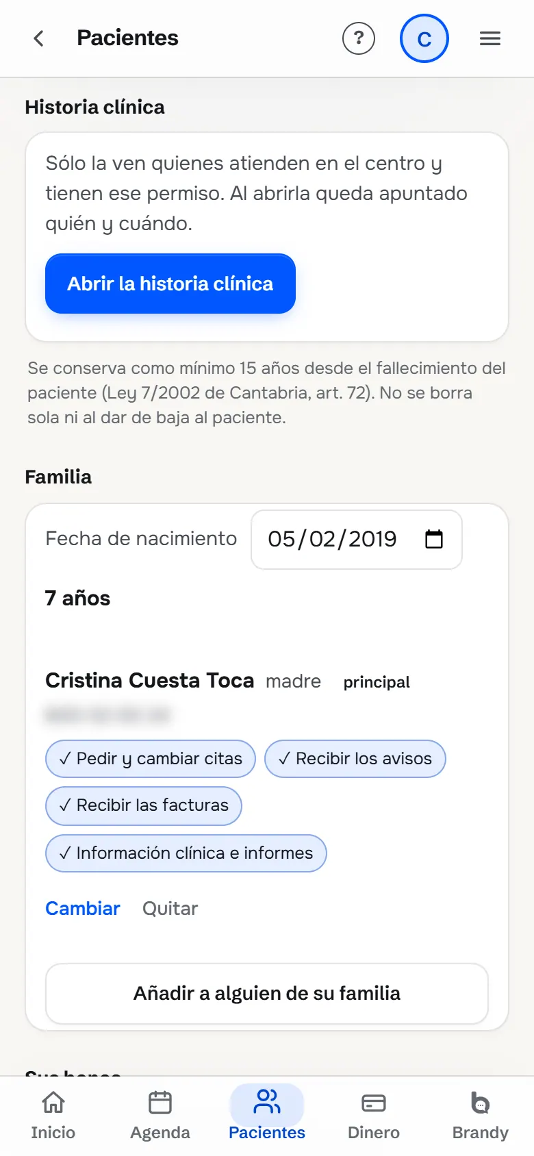 Historia clínica (sólo la ve quien tiene permiso, y queda apuntado) y la familia del paciente con lo que puede hacer cada uno.