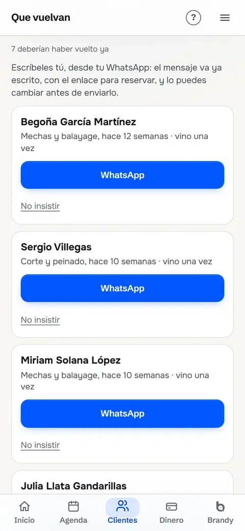 Que vuelvan: clientes que llevan más de lo suyo sin venir, con un botón de WhatsApp para escribirles.