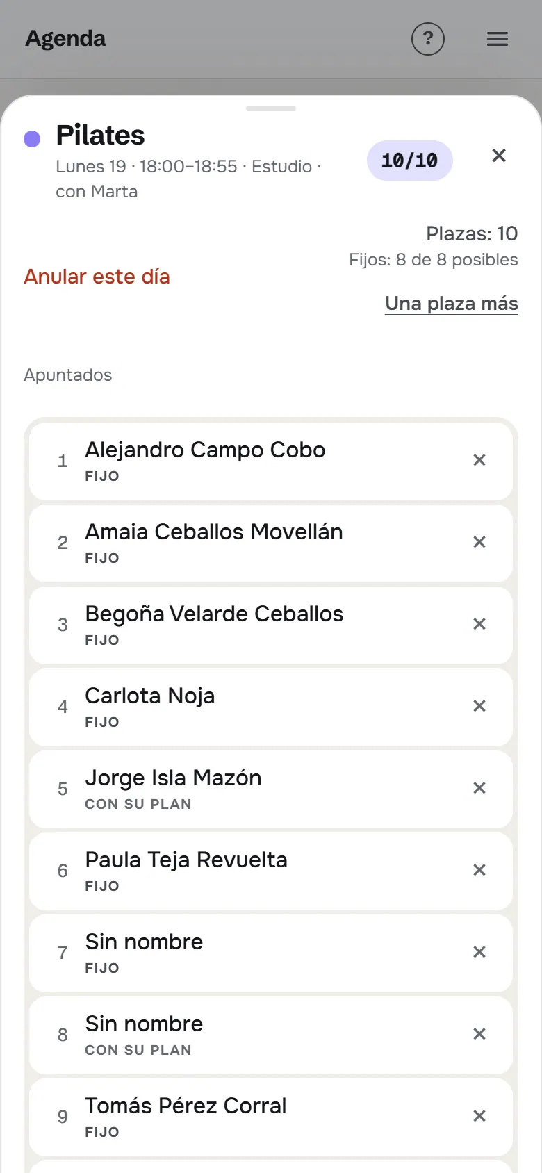 Una clase de pilates llena (10 de 10): los que tienen plaza fija y los del plan ilimitado.